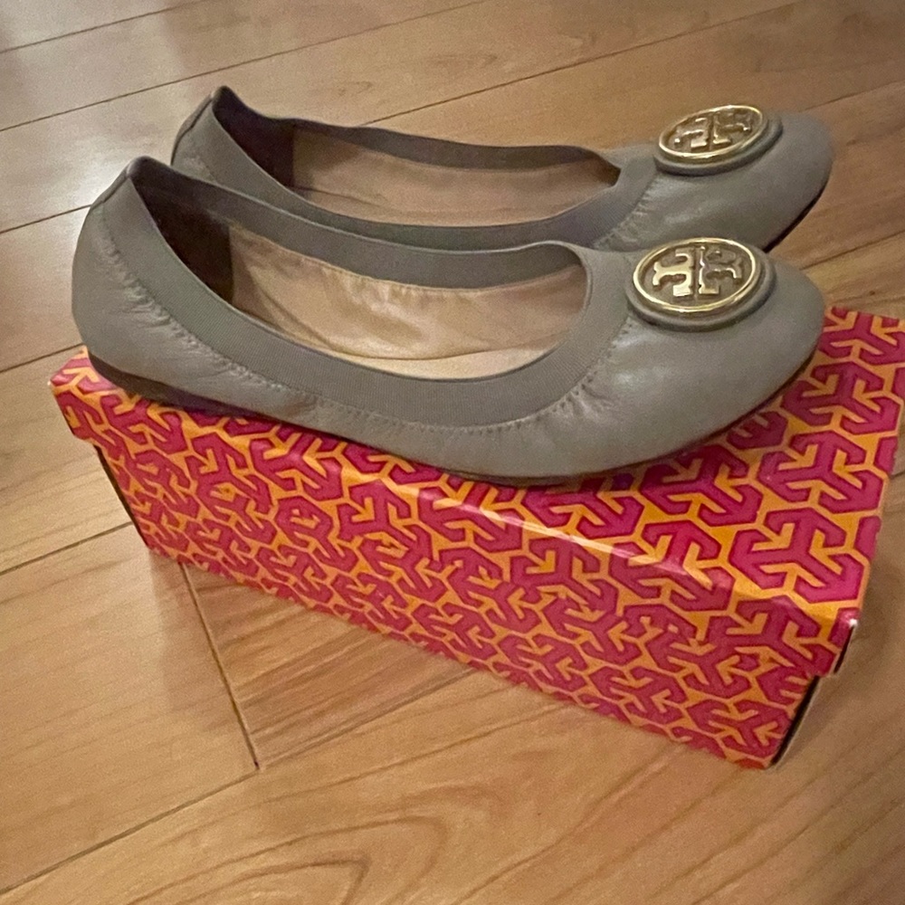 Tory Burch Caroline Ballet Flat in French Gray Size 8.5